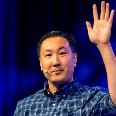 Steve Chou headshot